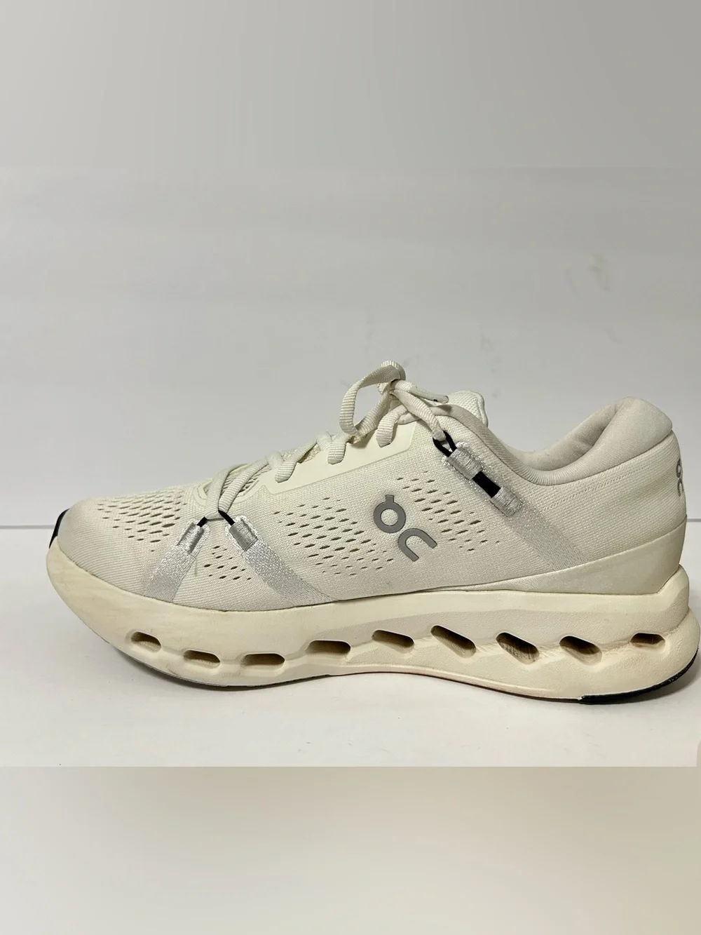 On Cloudsurfer  Women's Size 8.5 Maximum Cushioned Running Shoes Ivory/White